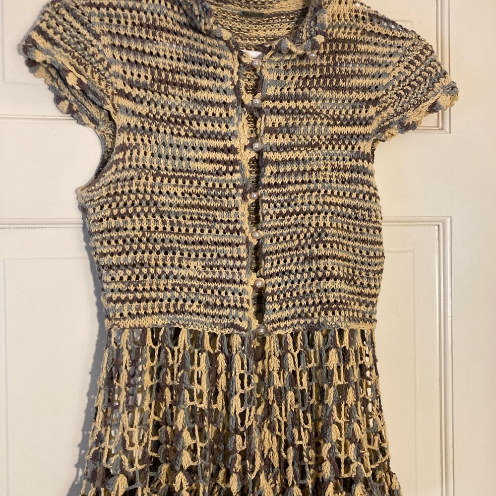 Free People- Cotton Cap Sleeved Sweater. Size Small